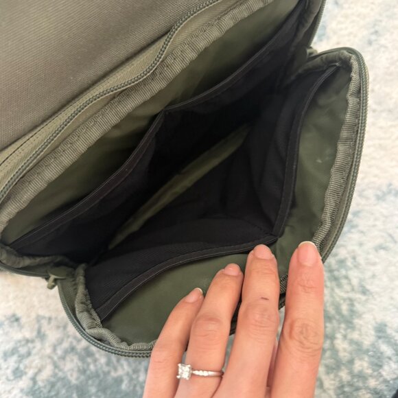 Brevitē The Jumper Regular Camera Backpack in Pine Green - Picture 6 of 7